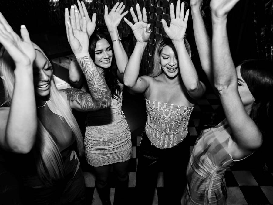 Bottle service girls cheering at Chicago nightclub Kashmir 